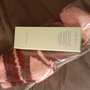Mary Kay Mint Bliss lotion with free slipper socks